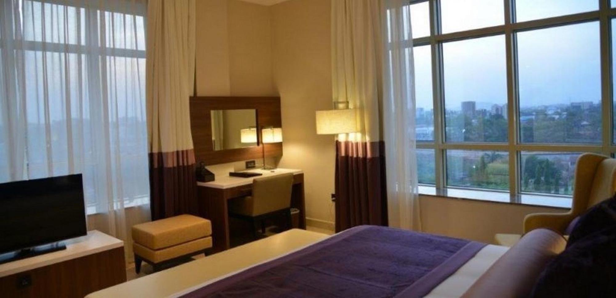 אבוג'ה Room In Lodge - The Envoy Hotel And Suites מראה חיצוני תמונה