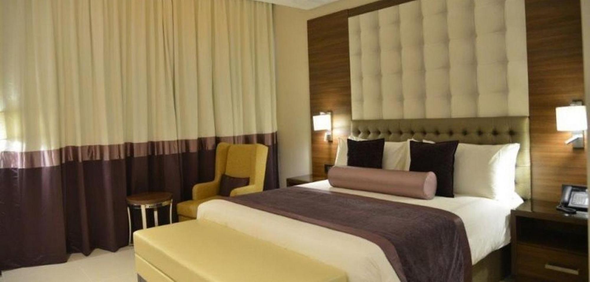 אבוג'ה Room In Lodge - The Envoy Hotel And Suites מראה חיצוני תמונה