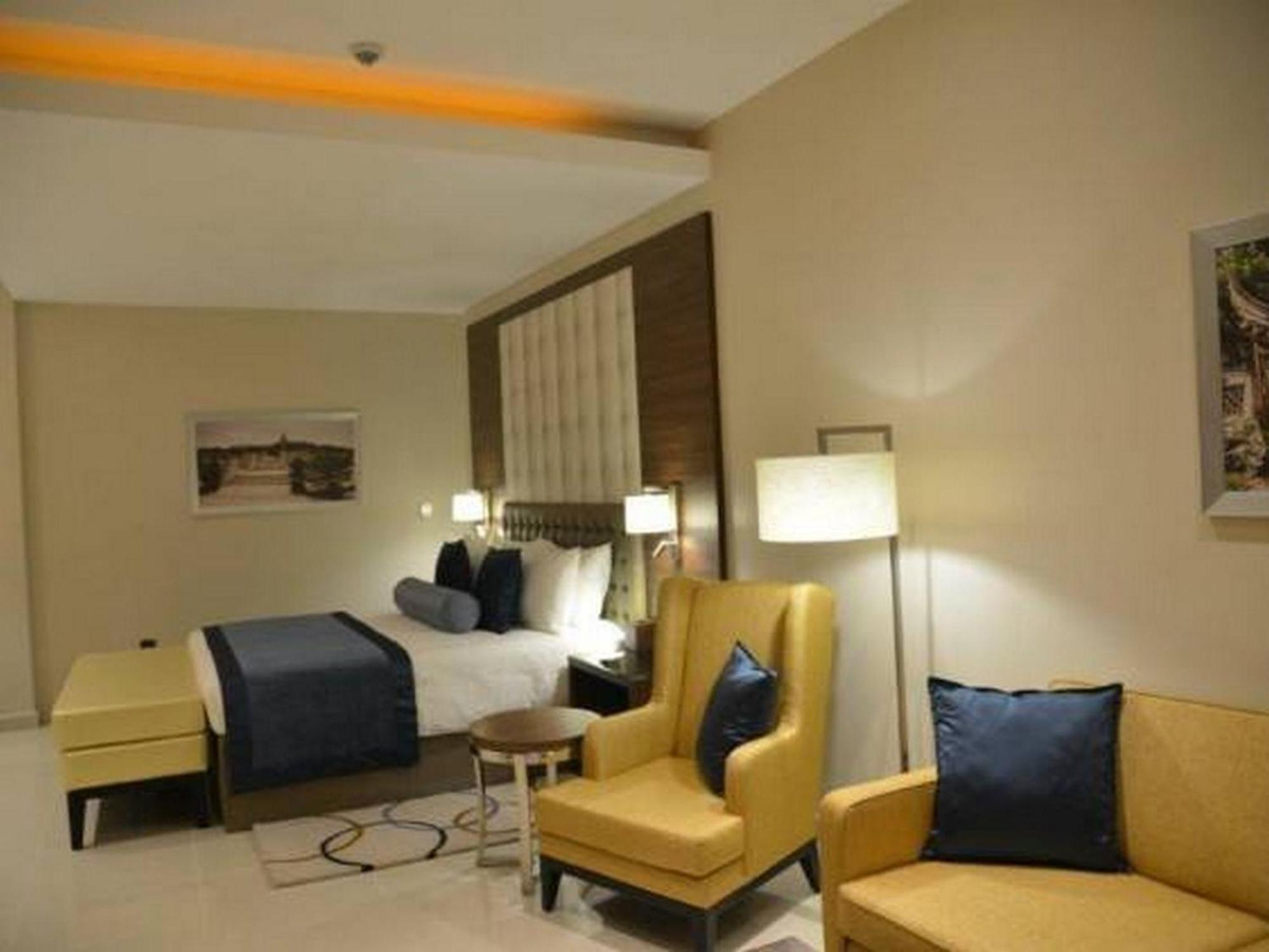 אבוג'ה Room In Lodge - The Envoy Hotel And Suites מראה חיצוני תמונה