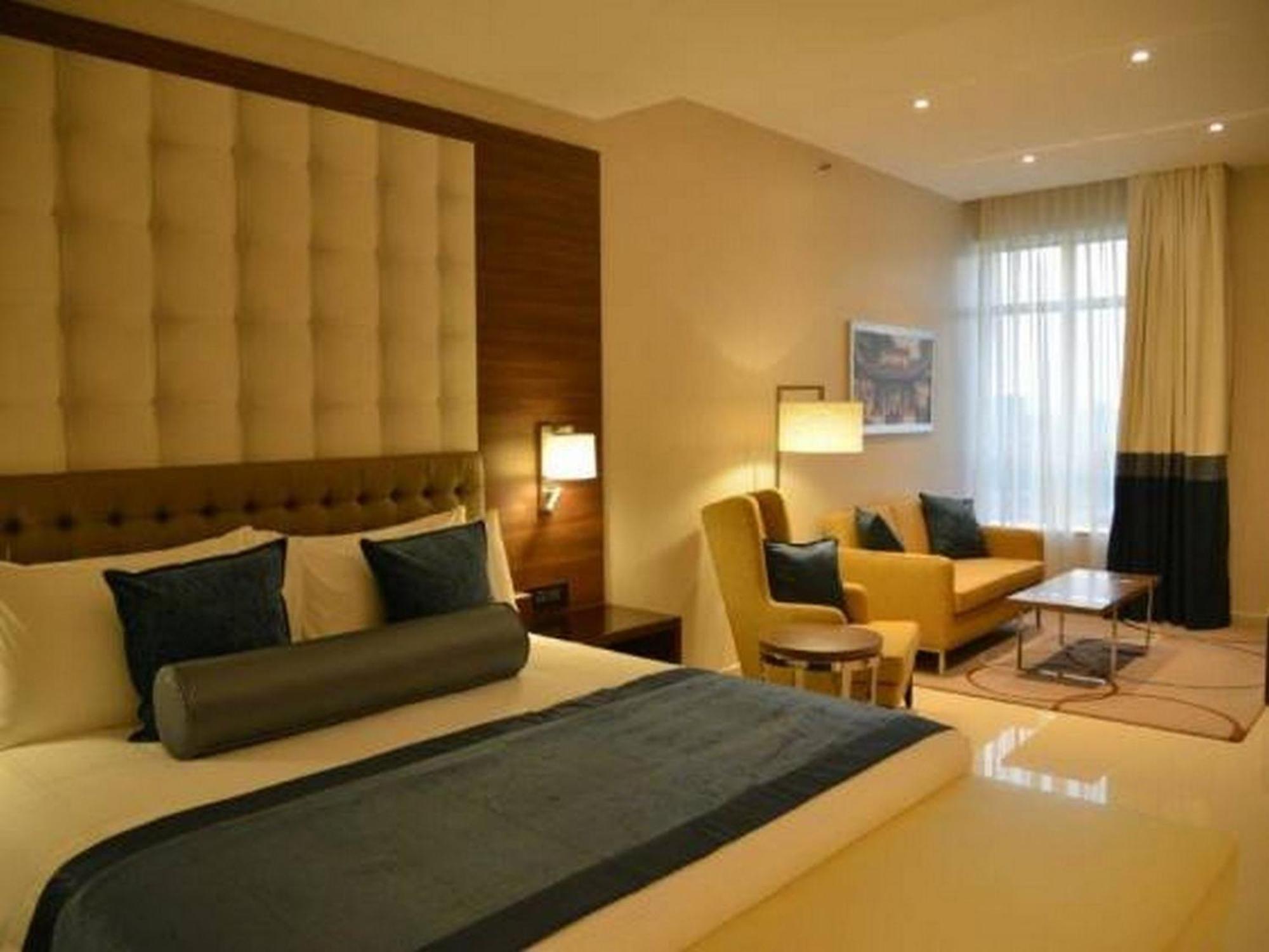 אבוג'ה Room In Lodge - The Envoy Hotel And Suites מראה חיצוני תמונה